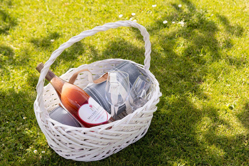 Summer Love Picnic in the Vines